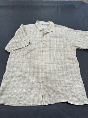 Columbia Men's Light Beige Plaid Short-Sleeve Button-Up Shirt